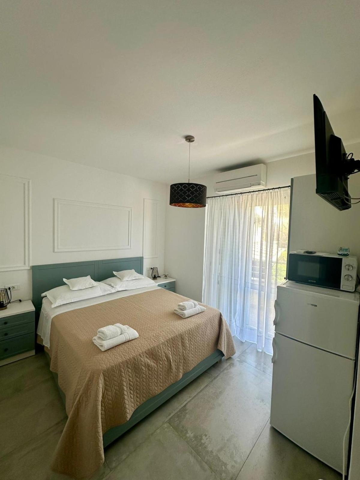 Apartments Lozina ดริเวนิก ภายนอก รูปภาพ