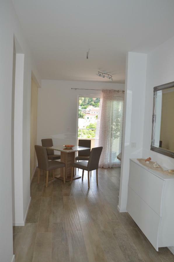 Apartments Lozina ดริเวนิก ภายนอก รูปภาพ