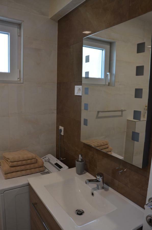 Apartments Lozina ดริเวนิก ภายนอก รูปภาพ